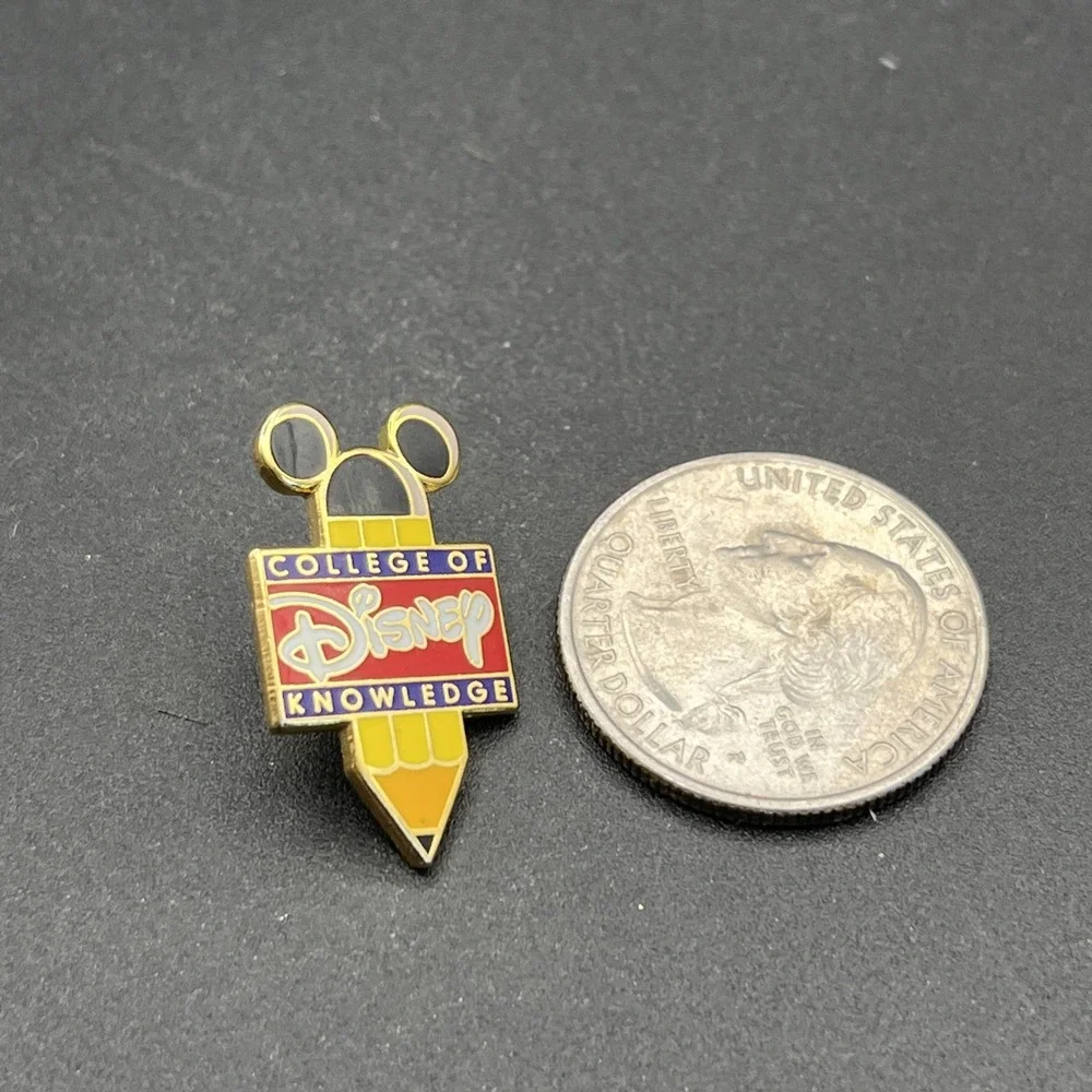 Disney World College Of Knowledge Pencil‎ Lapel Hat Pin